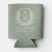 Moderne Sage Green Crest Modern Monogram Huwelijk Blikjeskoeler (Voorkant)