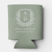 Moderne Sage Green Crest Modern Monogram Huwelijk Blikjeskoeler (Achterkant)