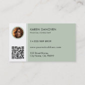 Moderne Sage-Green Monogram Aangepaste Foto Visitekaartje (Achterkant)