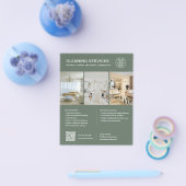 Moderne Sage Green Schoonmaakdiensten QR Zakelijk Flyer (Enkel)