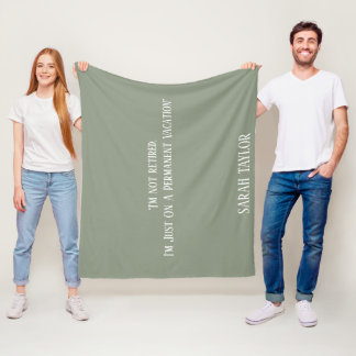 Moderne Sage Green Spreuk Pensioen Naam Monogram Fleece Deken