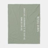 Moderne Sage Green Spreuk Pensioen Naam Monogram Fleece Deken (Voorkant)
