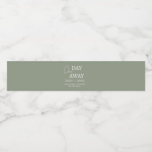 Moderne Sage Groen Een dag weg repetitie diner Waterfles Etiket (Enkel label)