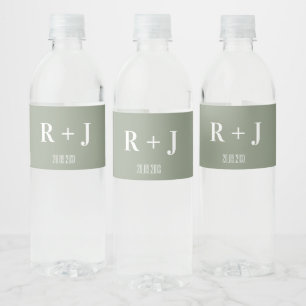 Moderne Sage Groen & Wit Monogram Huwelijk Waterfles Etiket