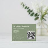 Moderne Sage Groene Bruiloft QR Code Behuizing Kaa Informatiekaartje (Staand voorkant)