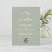 Moderne Sage Groene Foto Monogram QR Code Bruiloft Kaart (Staand voorkant)