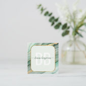 Moderne Sage Groene Gouden Monogram Qr Code Vierkante Visitekaartje (Staand voorkant)