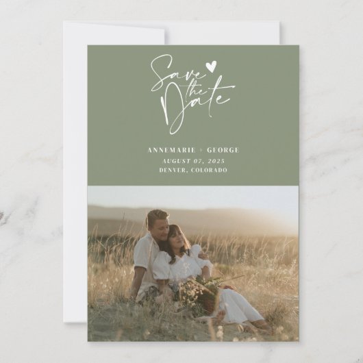 Moderne Sage Groene Kalligrafie Script Foto Save The Date (Voorkant)