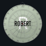 Moderne sage groene monogram: dart board dartbord<br><div class="desc">Moderne zwarte zandplaat met een zwarte naam en een wit monogram. Personaliseer met naam en initiaal.</div>
