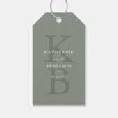 Moderne Sage Groene Monogram Minimalistische Bruil Cadeaulabel (Achterkant)