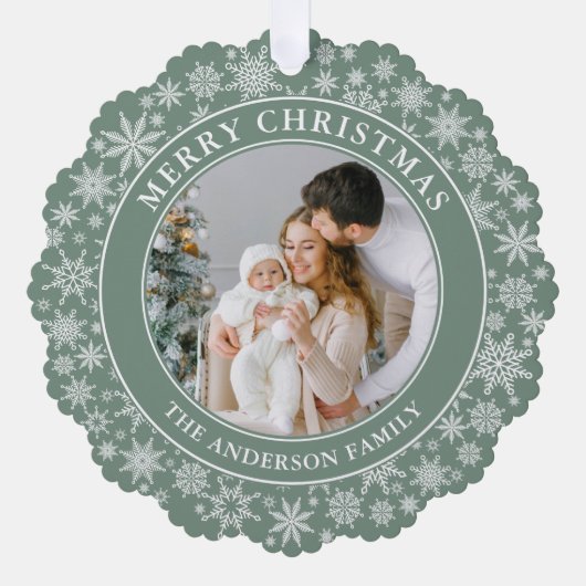 Moderne Sage Groene Sneeuwvlokken Vrolijke Kerstmi Ornament Kaart (Voorkant)