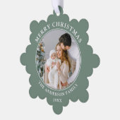 Moderne Sage Groene Vrolijke Kerstfoto Ornament Kaart (Links)