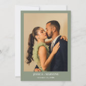 Moderne salie groene kalender foto save the date kaart (Achterkant)