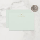 Moderne Saliegroen Gouden Script Monogram Notitiekaartje (Voorkant / Achterkant in situ)
