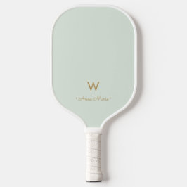 Moderne Saliegroen Gouden Script Monogram Pickleball Paddle