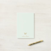 Moderne Saliegroen Gouden Script Monogram Post-it® Notes (Op bureau)