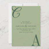 Moderne Saliegroen Minimalistische Monogram Trouwd Save The Date (Voorkant)