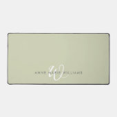 Moderne Saliegroen Witte Script Monogram Bureaumat (Voorkant)