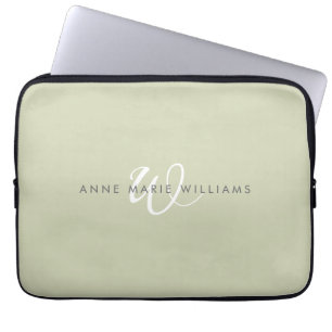 Moderne Saliegroen Witte Script Monogram Laptop Sleeve