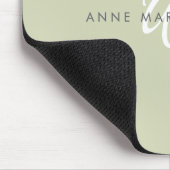 Moderne Saliegroen Witte Script Monogram Muismat (Hoek)