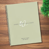 Moderne Saliegroen Witte Script Monogram Notitieboek
