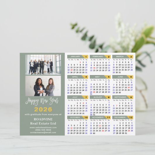 Moderne saliegroene 2026 kalender zakelijke minima feestdagenkaart (Staand voorkant)