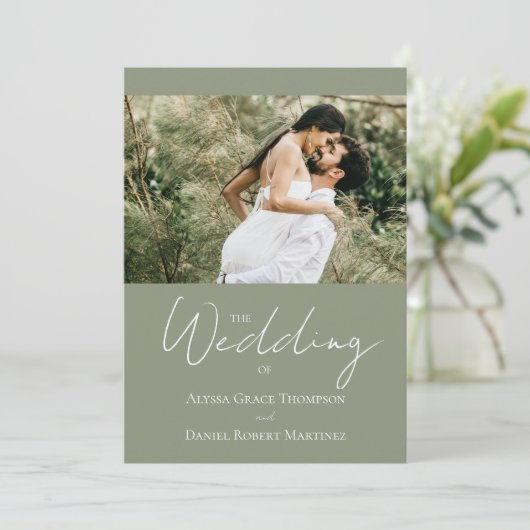 Moderne saliegroene chic foto bruiloft kaart (Staand voorkant)