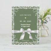 Moderne saliegroene eucalyptus glans bruiloft save the date (Staand voorkant)