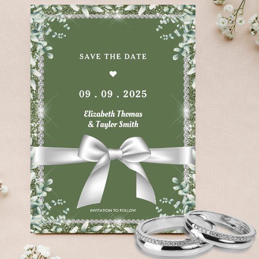 Moderne saliegroene eucalyptus glans bruiloft save the date