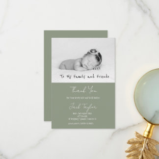 Moderne saliegroene foto handgeschreven baby geboo bedankkaart