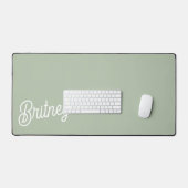 Moderne saliegroene gepersonaliseerde monogram en  bureaumat (Keyboard & Muis)