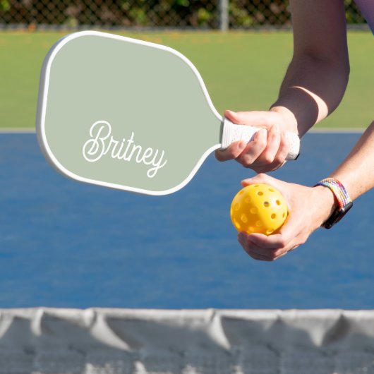 Moderne saliegroene gepersonaliseerde monogram en pickleball paddle (Insitu)