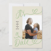 Moderne saliegroene hartendief bruiloft save the date (Voorkant)