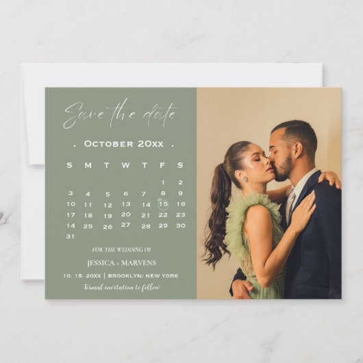 Moderne saliegroene kalender foto save the date kaart (Voorkant)