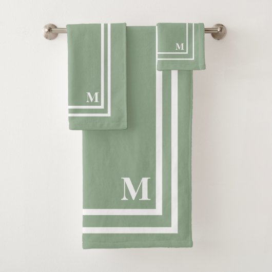 Moderne Saliegroene Monogram Bad Handdoek (Insitu)