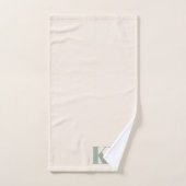 Moderne Saliegroene Monogram Beginletters Geperson Bad Handdoek (Handdoek)