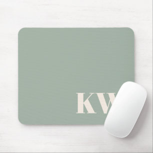 Moderne Saliegroene Monogram Beginletters Geperson Muismat