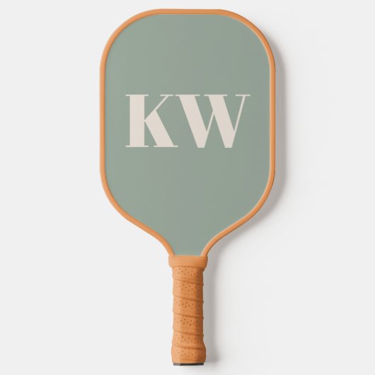 Moderne Saliegroene Monogram Eerste Letters Gepers Pickleball Paddle (Voorkant)