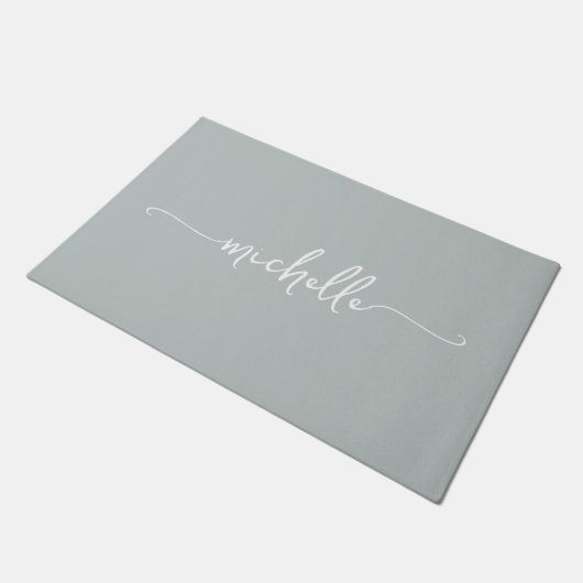 Moderne Saliegroene Monogram Naam Script Deurmat (Schuin)