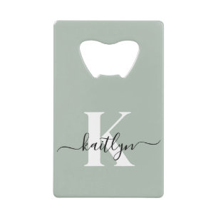 Moderne saliegroene script monogram creditkaart flessenopener