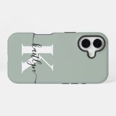 Moderne saliegroene script monogram iPhone 16 hoesje (Achterkant horizontaal)