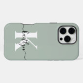 Moderne saliegroene script monogram iPhone hoesje (Achterkant horizontaal)