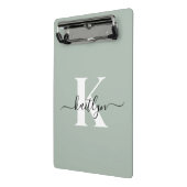Moderne saliegroene script monogram mini klembord (Angled2)