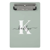 Moderne saliegroene script monogram mini klembord (Voorkant)