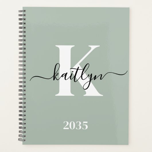 Moderne saliegroene script monogram planner (Voorkant)