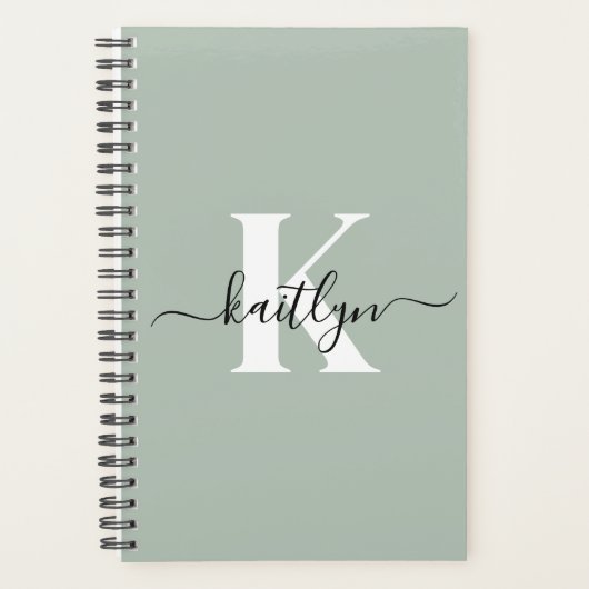 Moderne saliegroene script monogram planner (Voorkant)
