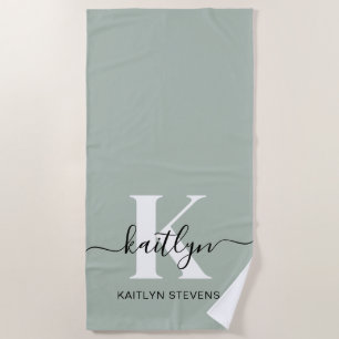 Moderne Saliegroene Script Monogram Strandlaken