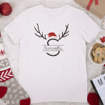 Moderne Santa Monogram Antler Kerstmis Aangepaste  T-shirt<br><div class="desc">Draag feestvreugde in stijl! 🎅 Pas je Modern Antler Santa shirt aan met je monogram en naam. Een feestelijk,  schattig en uniek cadeau voor uw dierbaren voor Kerstmis! 🎄 #SantaMonogramShirt #ChristmasStyle</div>