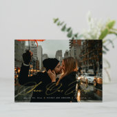 Moderne Save the Date Foto Trendy Script Folie Uitnodiging (Staand Voorkant)