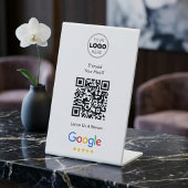 Moderne Scan Om Google QR-codefeedback te beoordel Reclamebord Met Voetstuk